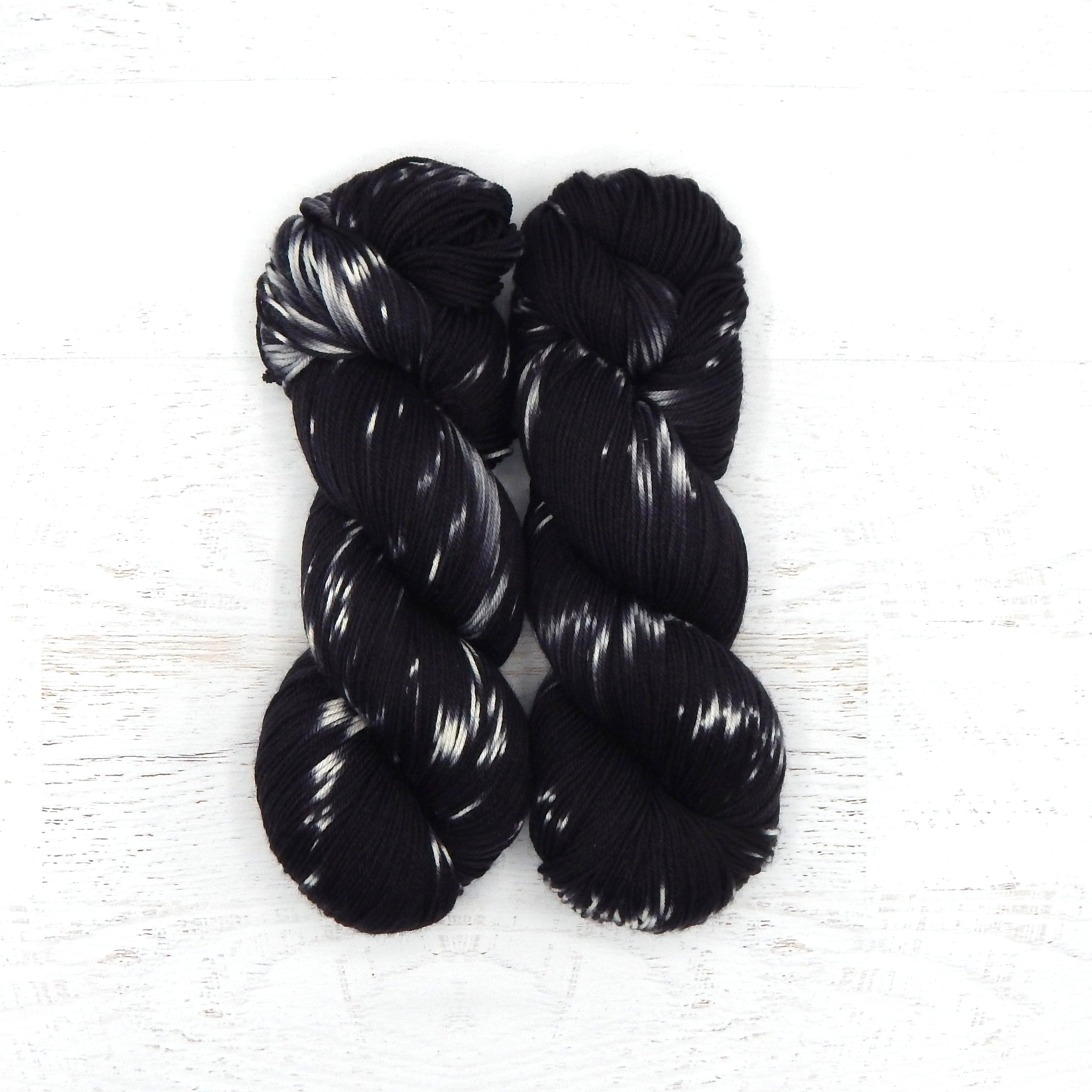 Black Tie - Floofy Fingering